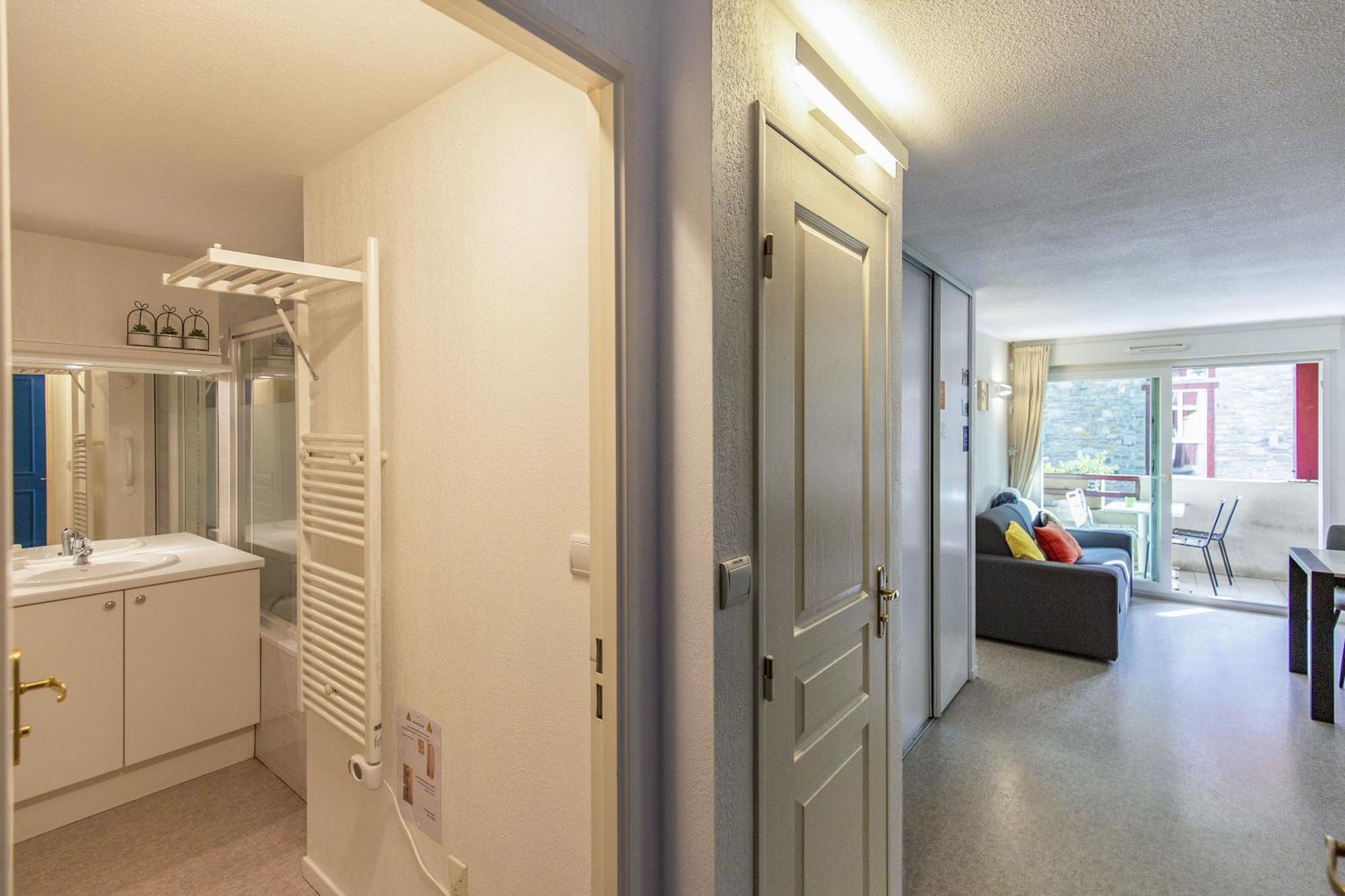 סן-לארי-סולאן Appt 4 Pers Tout Equipe, Hypercentre Village, Fibre, Garage, Linge Fourni מראה חיצוני תמונה