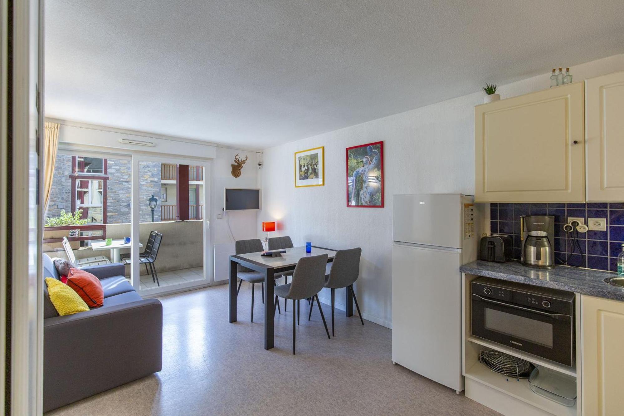 סן-לארי-סולאן Appt 4 Pers Tout Equipe, Hypercentre Village, Fibre, Garage, Linge Fourni מראה חיצוני תמונה